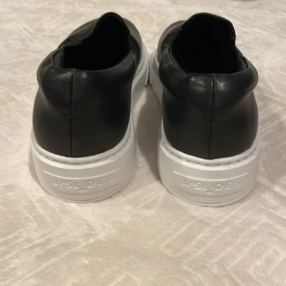 J/SLIDES SHOES - Picture 2 of 4